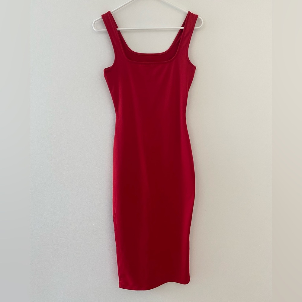 Elegant Red Sleeveless Dress